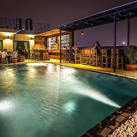 Diamond Palace Resort & Sky Bar プノンペン エクステリア 写真