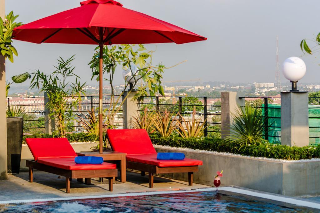 Diamond Palace Resort & Sky Bar プノンペン エクステリア 写真