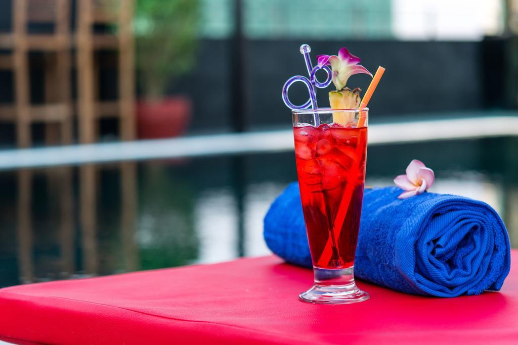 Diamond Palace Resort & Sky Bar プノンペン エクステリア 写真