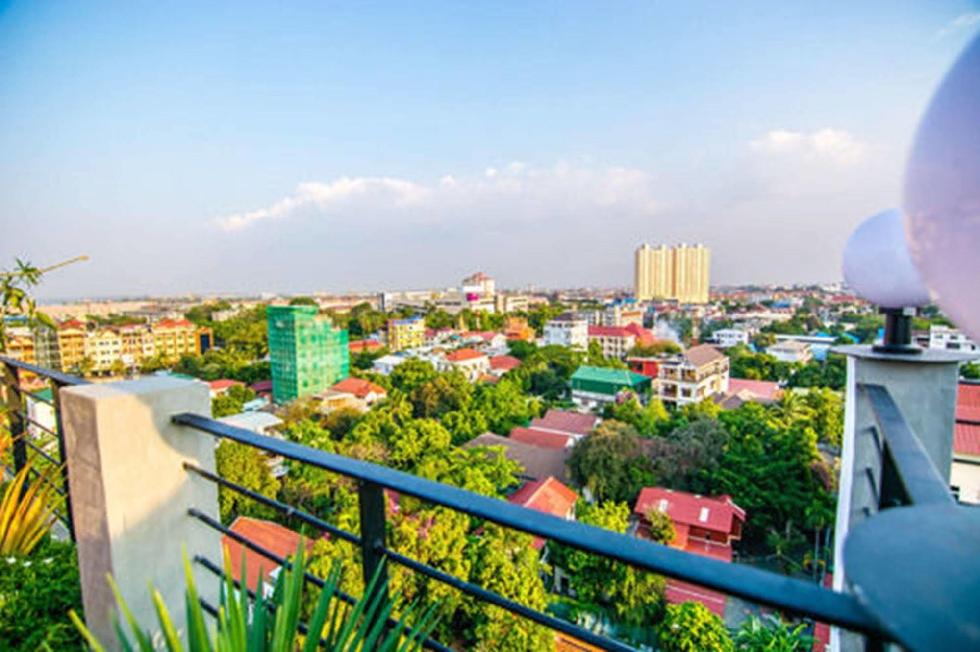 Diamond Palace Resort & Sky Bar プノンペン エクステリア 写真