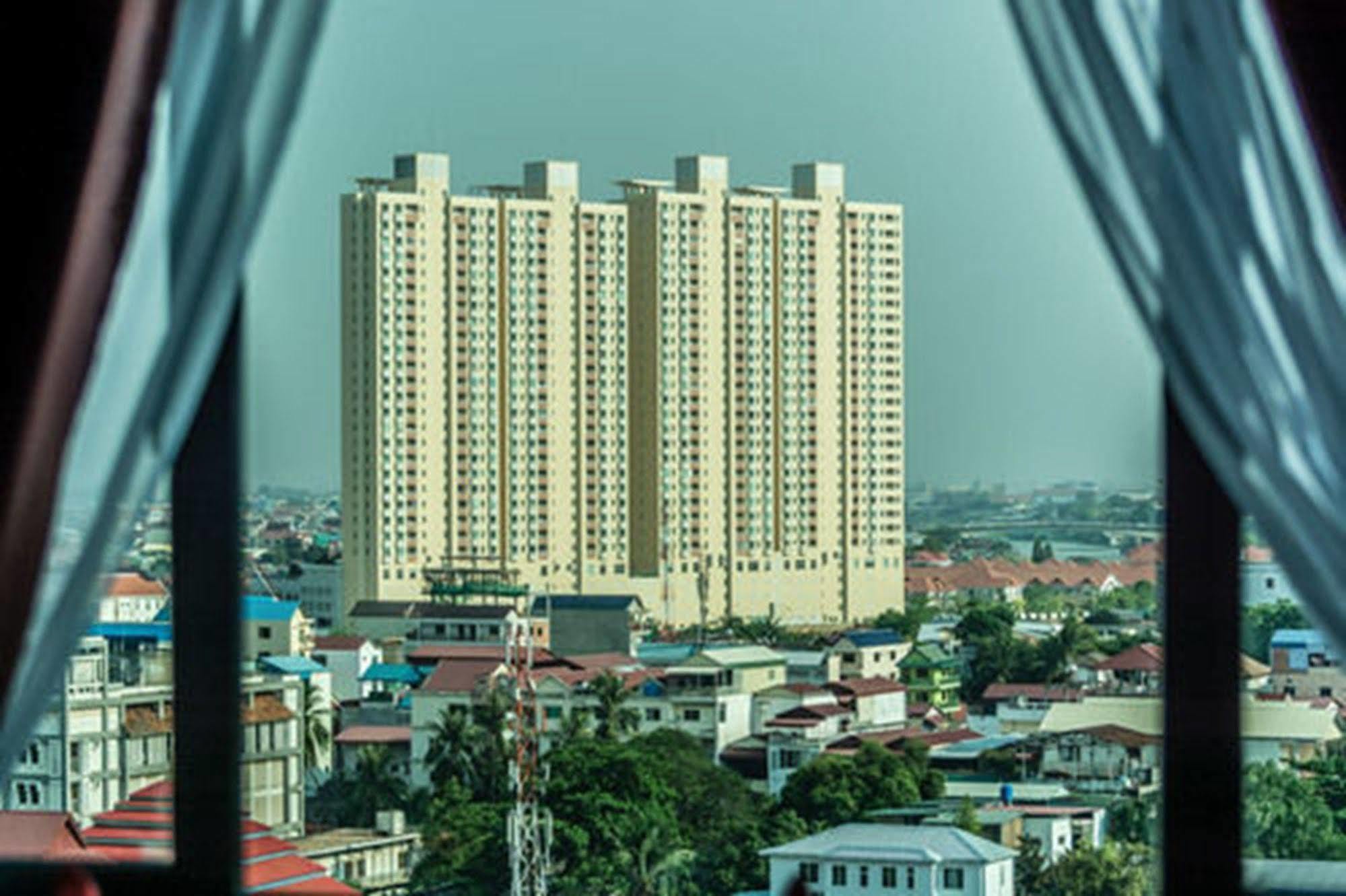 Diamond Palace Resort & Sky Bar プノンペン エクステリア 写真