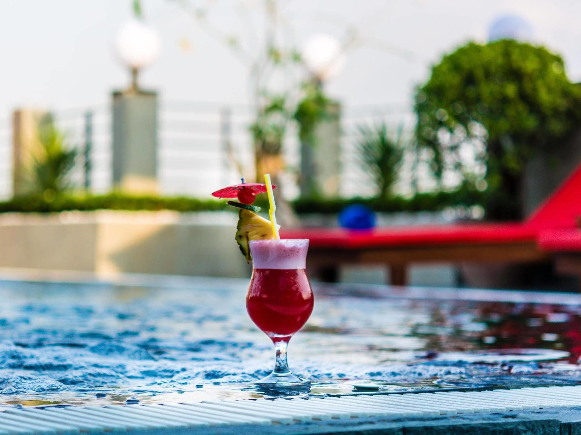 Diamond Palace Resort & Sky Bar プノンペン エクステリア 写真