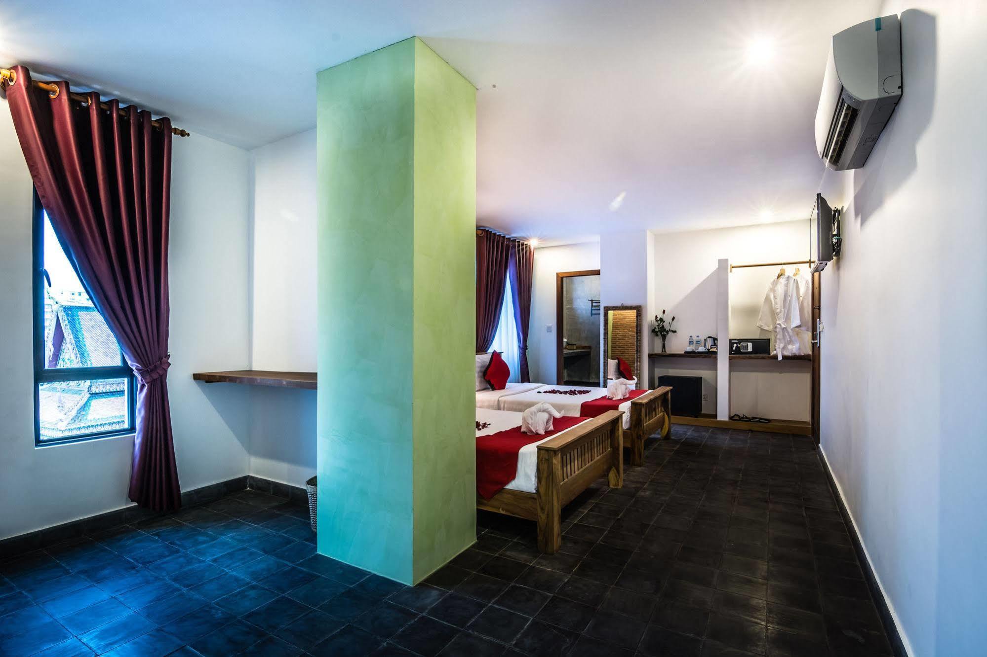 Diamond Palace Resort & Sky Bar プノンペン エクステリア 写真