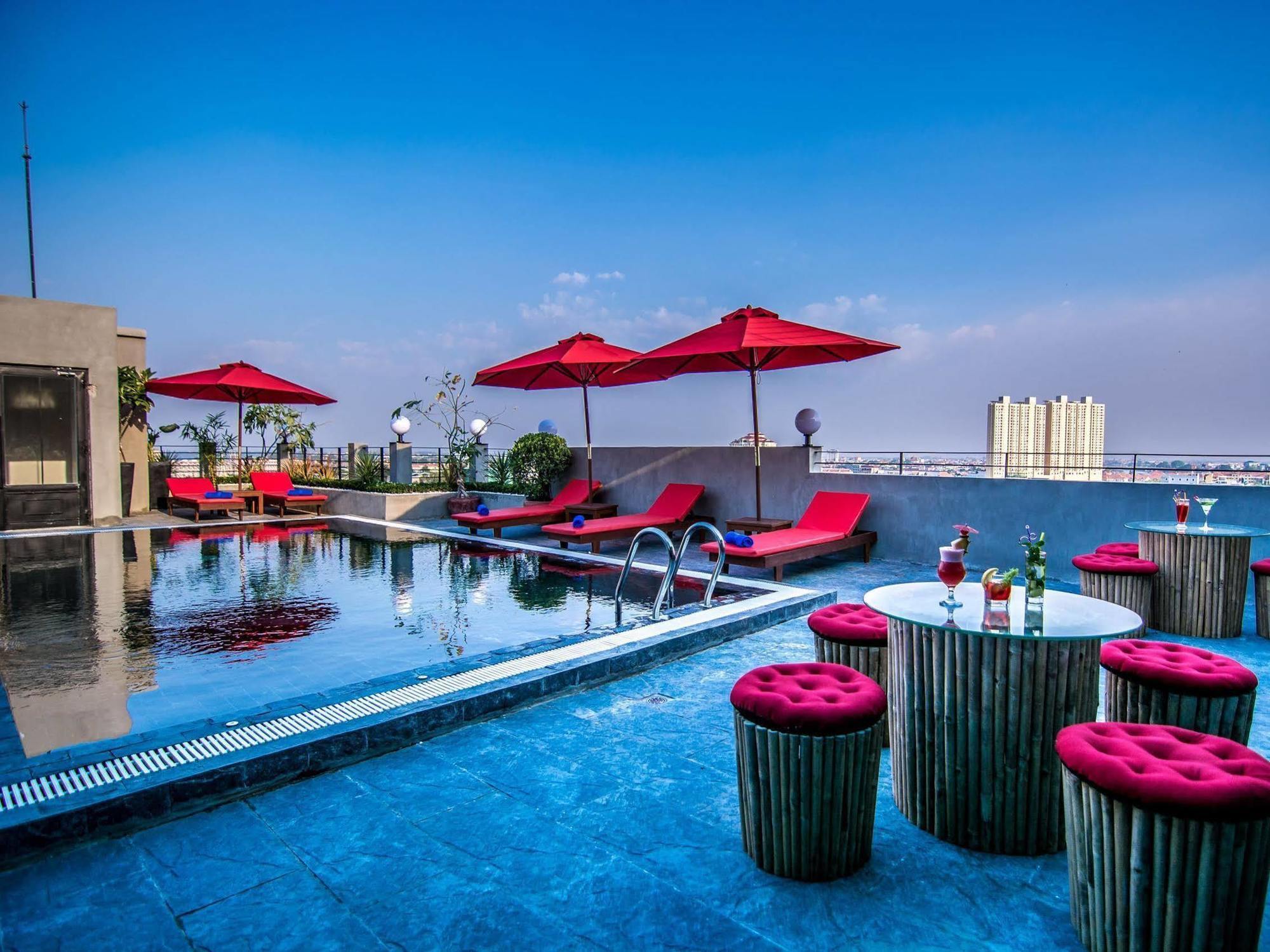 Diamond Palace Resort & Sky Bar プノンペン エクステリア 写真