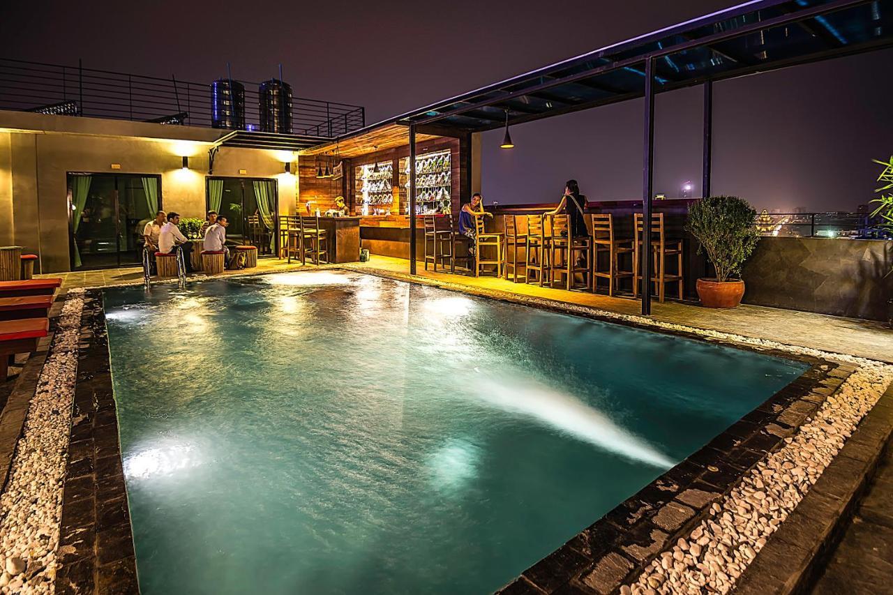 Diamond Palace Resort & Sky Bar プノンペン エクステリア 写真